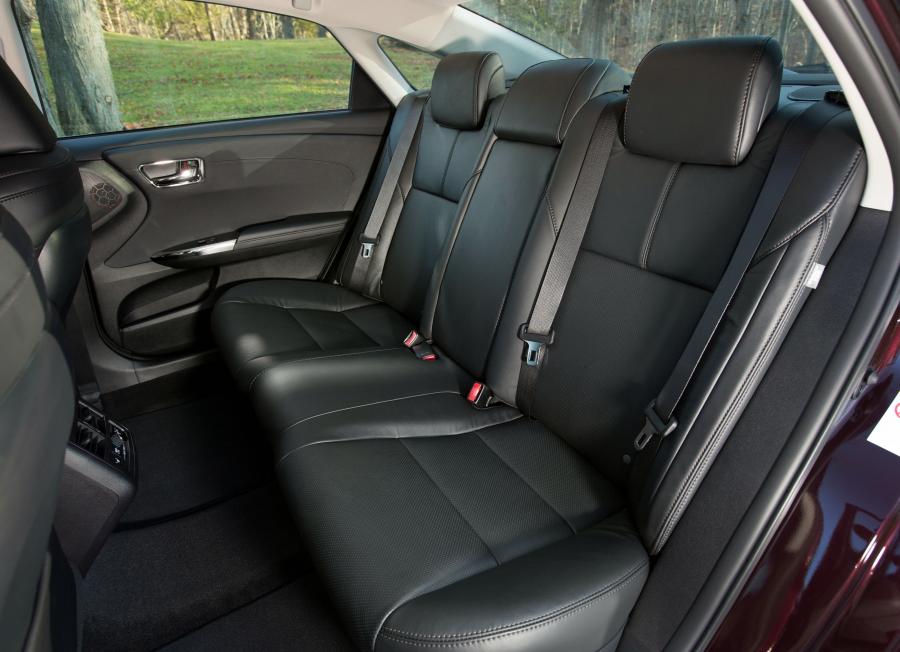 Интерьер Toyota Avalon Limited 2015 года  (NA) (фото 30 из 31)